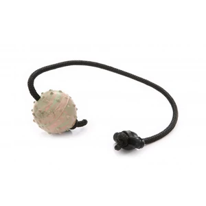 Dogtech 5,5cm átmérőjű tömör labda 50 cm-es gumis T fogóval